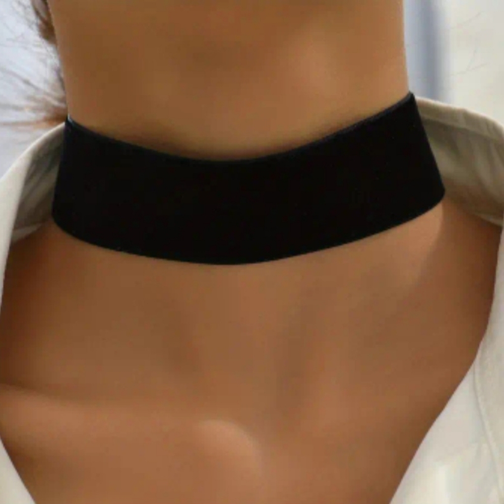 Velvet chocker style necklaces